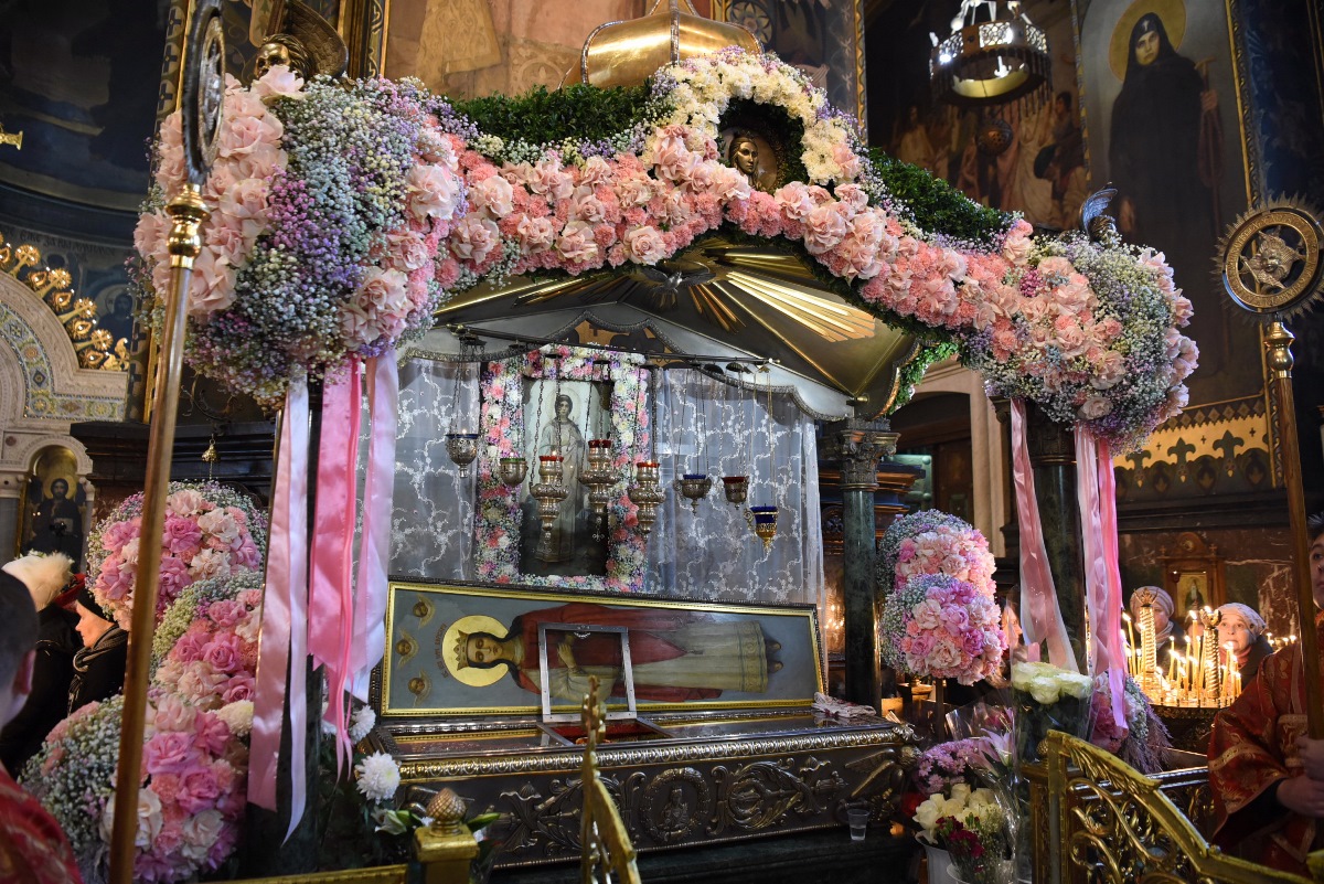 Рака з мощами великомучениці варвари у Володимирському Соборі в Києві